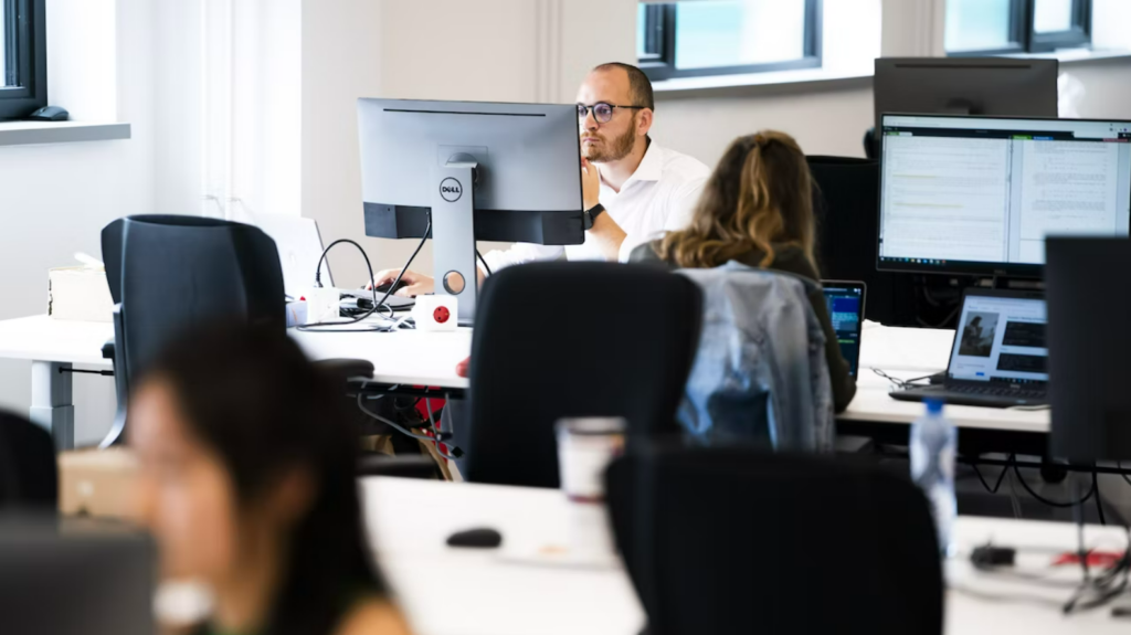 Las empresas belgas contratan menos empleados que al inicio de 2023
