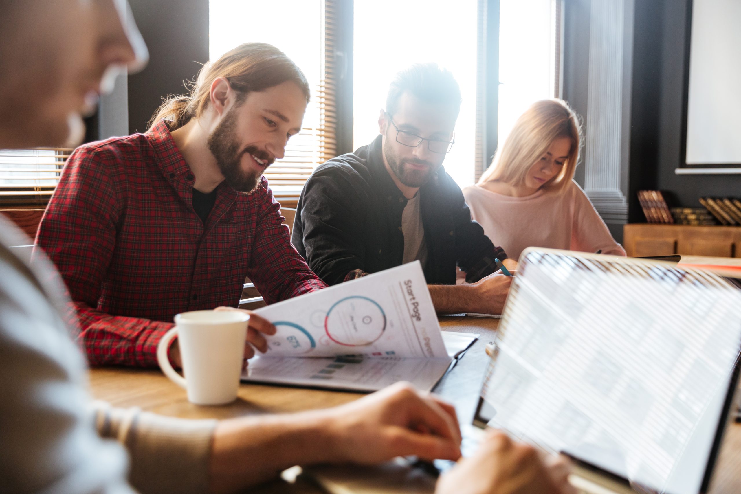 Jóvenes emprendedores en el punto de mira